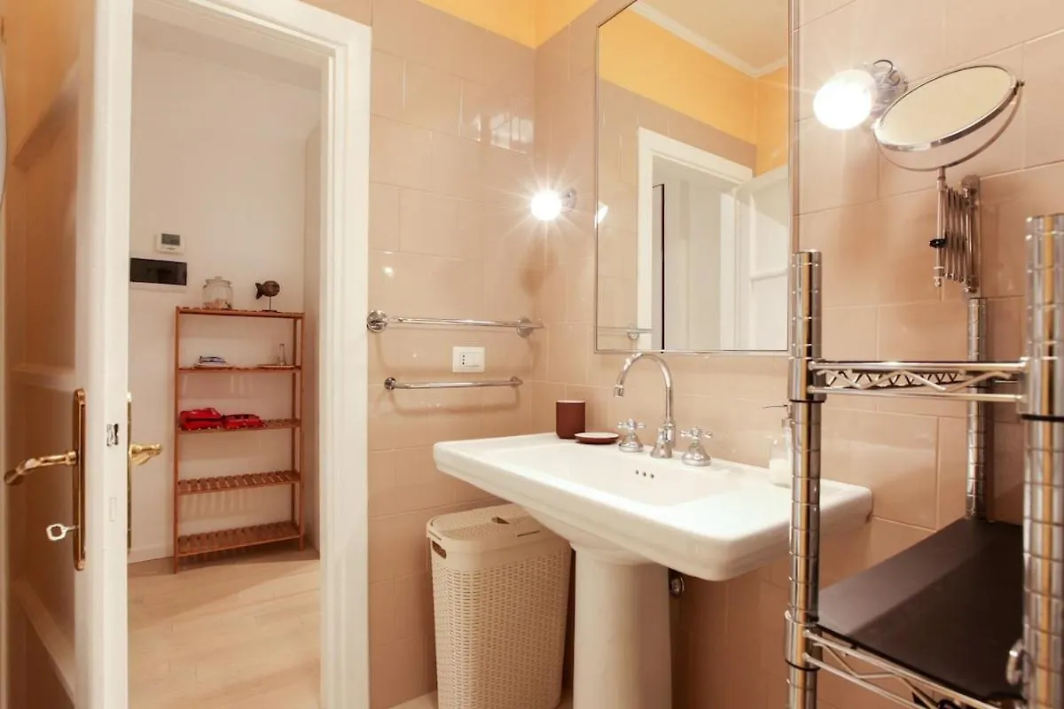 Апартаменты Hacca Collection - Charming 1-Br In Cool Porta Venezia Милан Италия