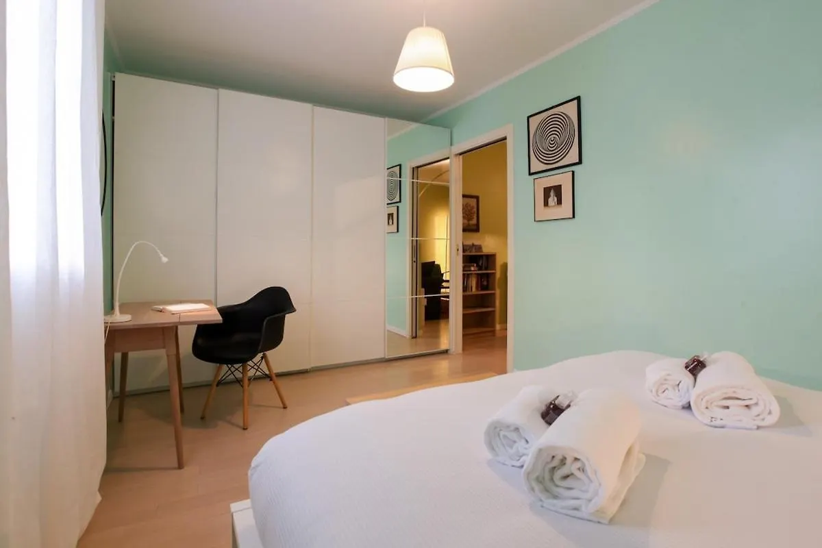 Апартаменты Hacca Collection - Charming 1-Br In Cool Porta Venezia Милан 0*,  Италия